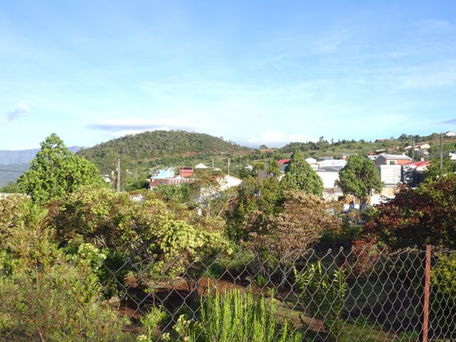Le piton de la Ravine Blanche et le village