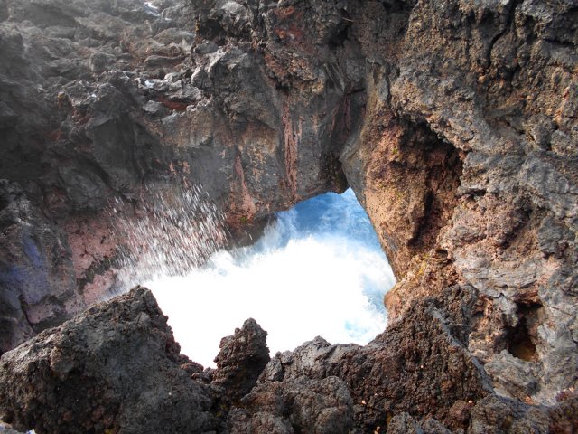 Le gouffre du Port, impressionnant et dangereux par vagues fortes