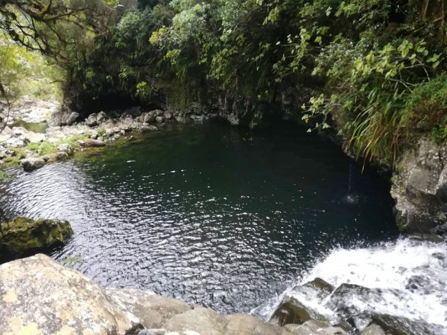 Arrivée au premier bassin qui se contourne par la rive gauche