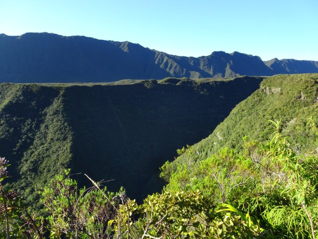Détour d'une minute pour profiter des vues sur la Rivière des Marsouins et le barrage