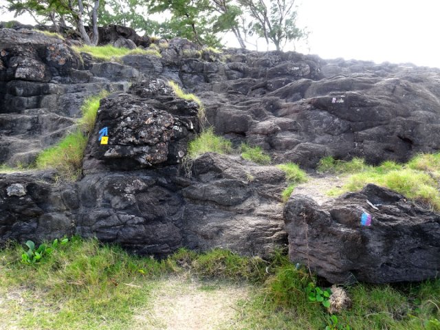 Plusieurs voies balisées pour escalader les premiers rochers