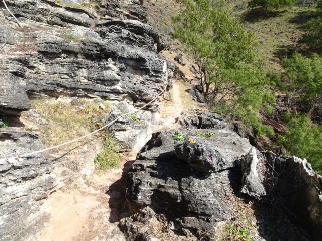 On s'éloigne souvent de la côte par des sentiers escarpés