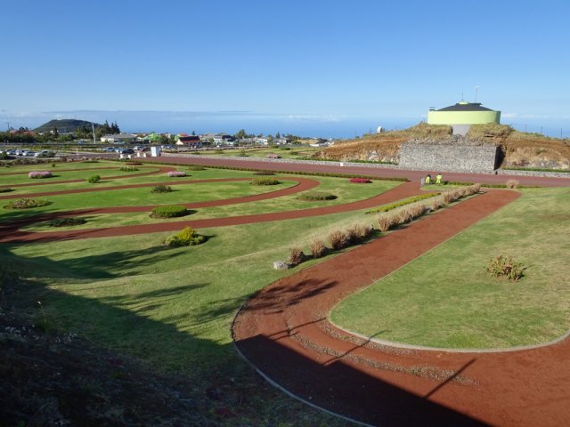 En s'élevant, on imagine déjà quelques arbres. A suivre ...
