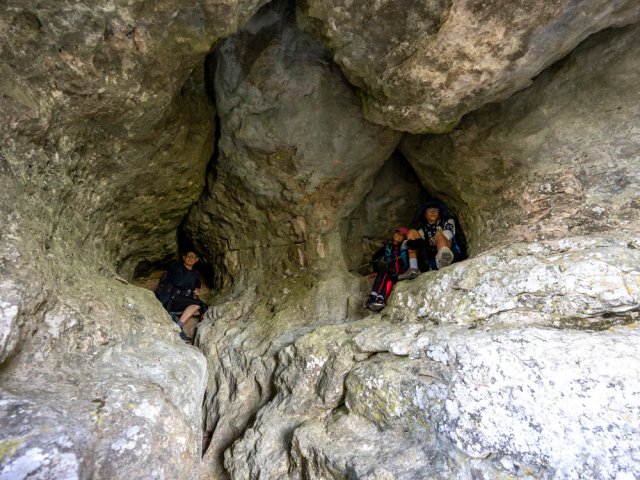 La cavité se termine par deux niches faciles à atteindre