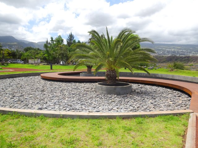 Un grand symbole yin et yang qui peut se traverser pour méditer