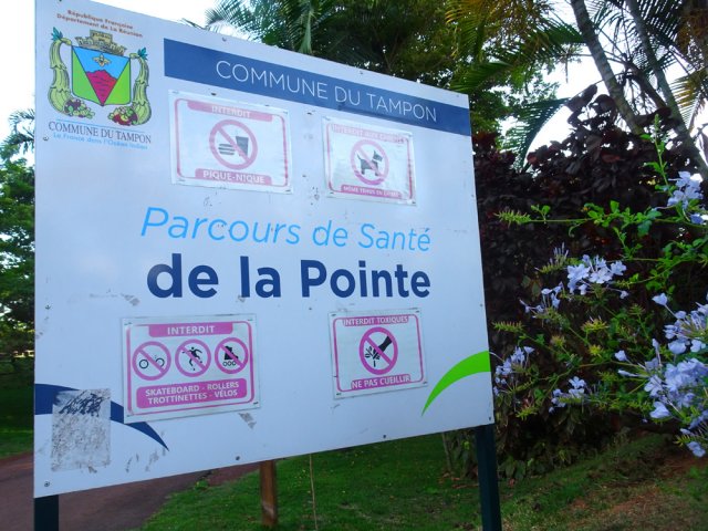 Le panneau à l'accueil précise bien l'interdiction de venir avec son chien