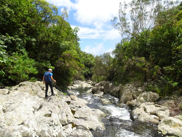 De longues portions se franchissent sur des plaques basaltiques