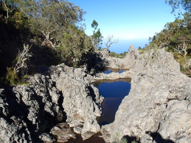 La ravine est rarement étroite comme ici